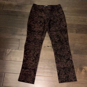 Melanie Lyne pull on skinny dress pants, floral size 4 Madison, maroon black